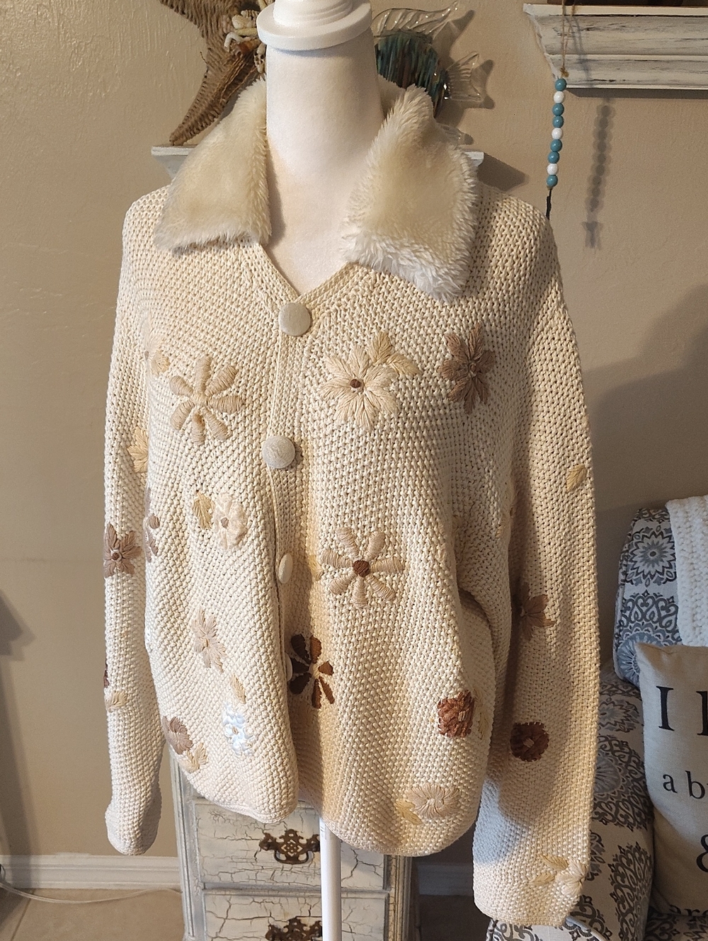 Vintage Cream Floral Applique Knit Cardigan with Faux Fur Collar